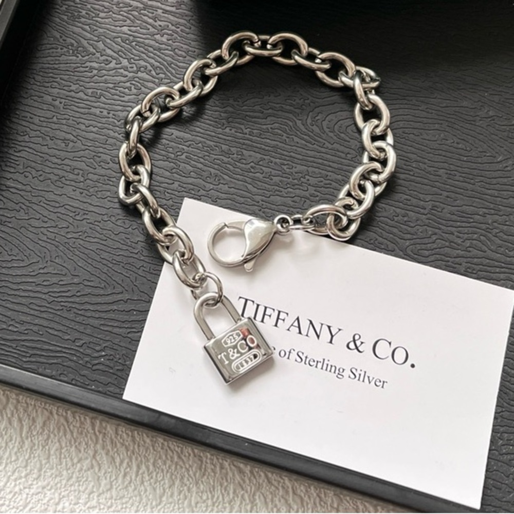 New Stainless Steel Lock Necklace and Bracelet Jewelry Set - Picture 10 of 10